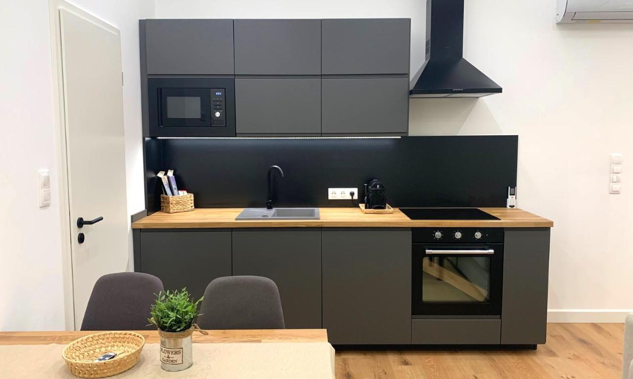 Sipsix Apartment - Modern 2 Bedroom Newly Renovated Flat With Ac In Budapest City Centre エクステリア 写真
