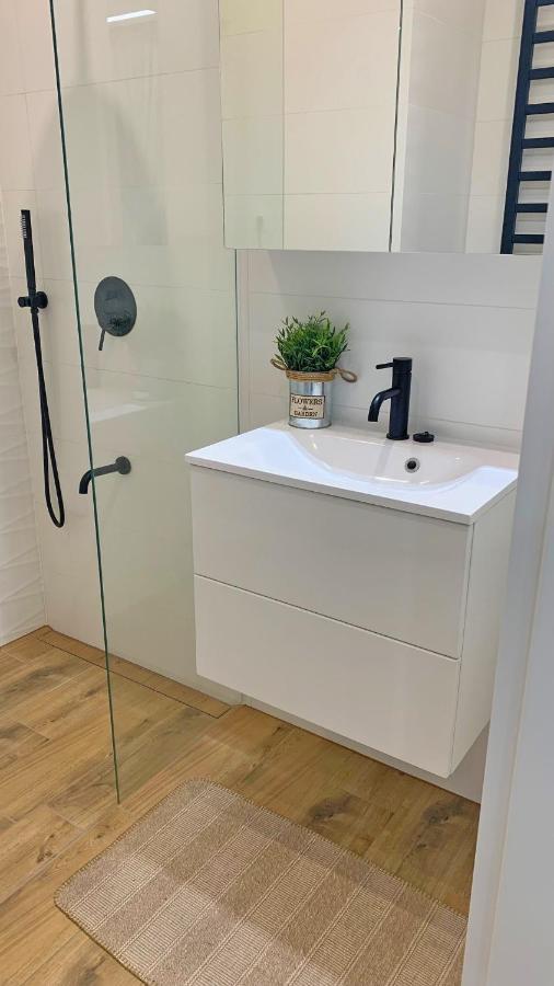 Sipsix Apartment - Modern 2 Bedroom Newly Renovated Flat With Ac In Budapest City Centre エクステリア 写真