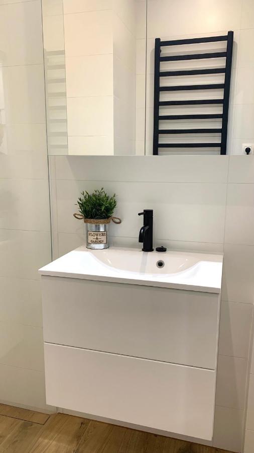 Sipsix Apartment - Modern 2 Bedroom Newly Renovated Flat With Ac In Budapest City Centre エクステリア 写真