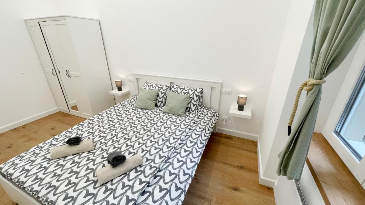 Sipsix Apartment - Modern 2 Bedroom Newly Renovated Flat With Ac In Budapest City Centre エクステリア 写真