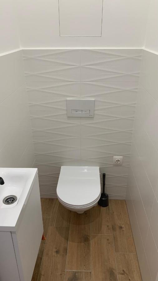 Sipsix Apartment - Modern 2 Bedroom Newly Renovated Flat With Ac In Budapest City Centre エクステリア 写真